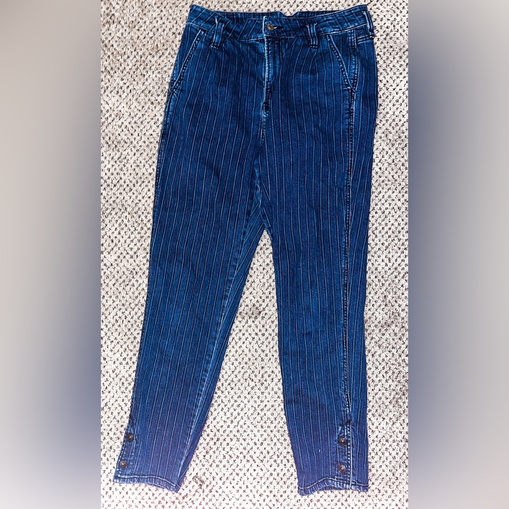 American Eagle size 4 vintage stretch jeans, bowling style, red, white, buttons